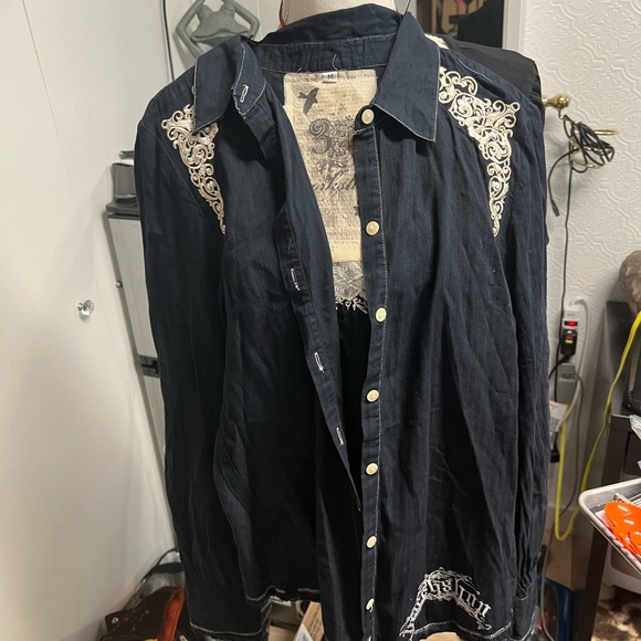 Really cool top - Picture 2 of 4